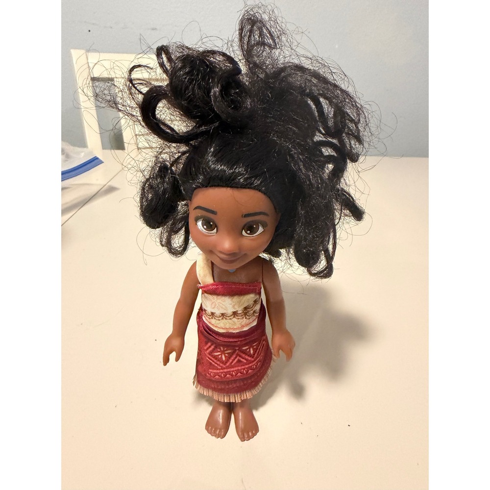 Disney Moana Petite Doll 6 Inch Poseable Figure with Signature Outfit